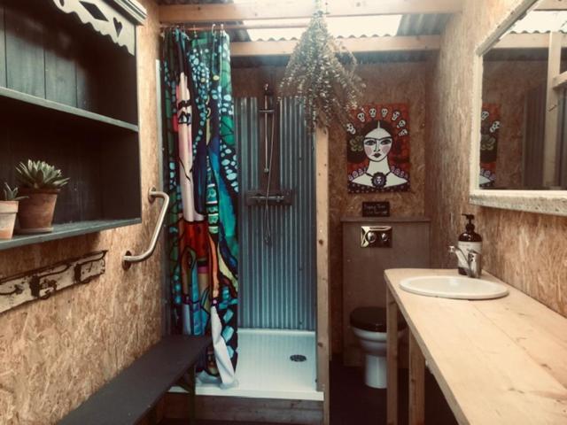 The Oaks Glamping - Magpie Half Shepherds Hut Hotel Colkirk Екстериор снимка